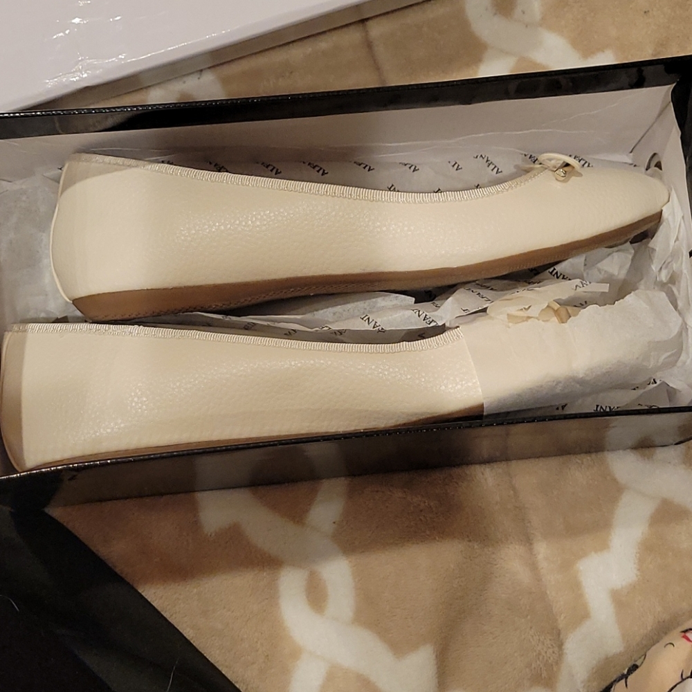 Alfani flats